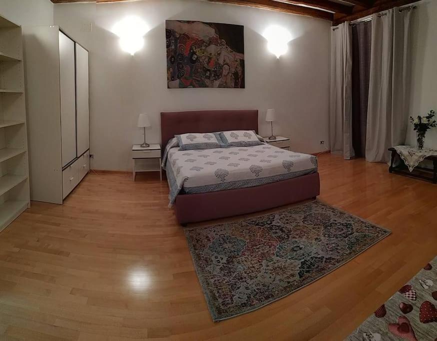 In Centro A Trieste Bagian luar foto